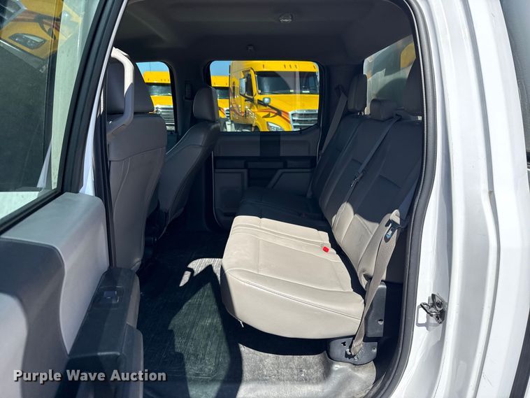 image for item ET6134 2017 Ford F150 Super Crew Crew Cab pickup truck