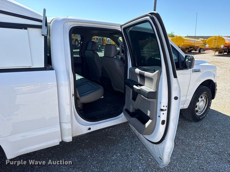 image for item ET6134 2017 Ford F150 Super Crew Crew Cab pickup truck