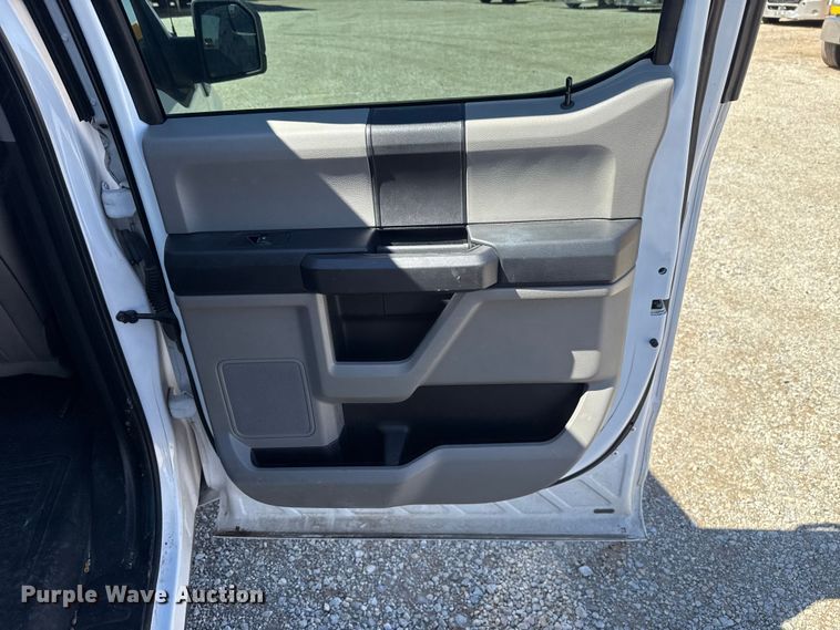 image for item ET6134 2017 Ford F150 Super Crew Crew Cab pickup truck