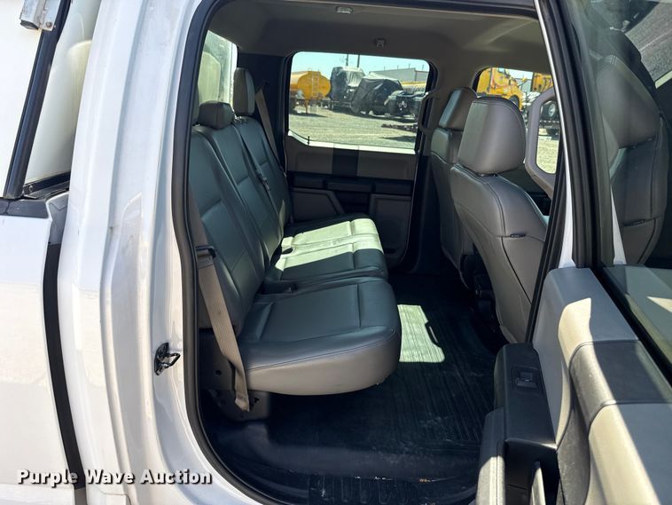 image for item ET6134 2017 Ford F150 Super Crew Crew Cab pickup truck