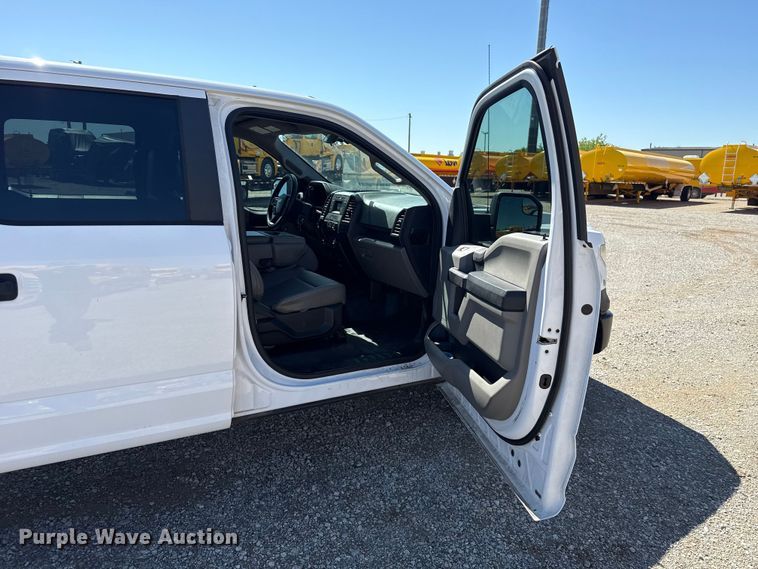 image for item ET6134 2017 Ford F150 Super Crew Crew Cab pickup truck