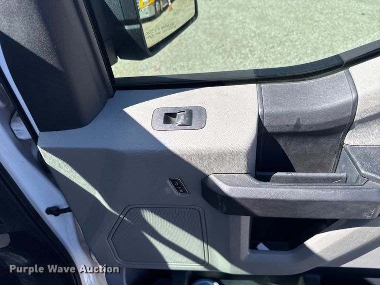 image for item ET6134 2017 Ford F150 Super Crew Crew Cab pickup truck