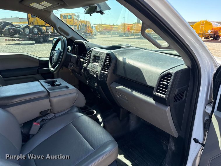 image for item ET6134 2017 Ford F150 Super Crew Crew Cab pickup truck