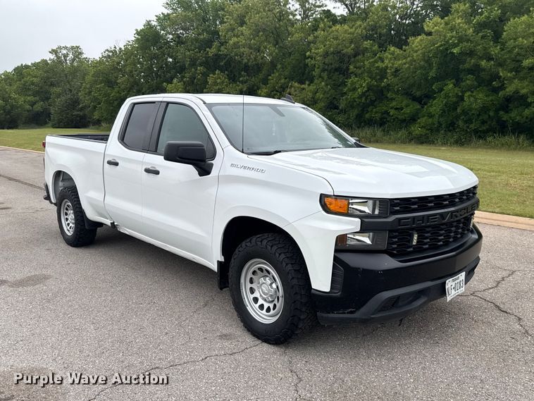 image for item ET6218 2019 Chevrolet Silverado 1500 Ext. Cab pickup truck