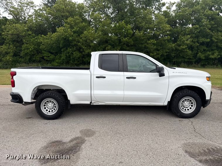 image for item ET6218 2019 Chevrolet Silverado 1500 Ext. Cab pickup truck