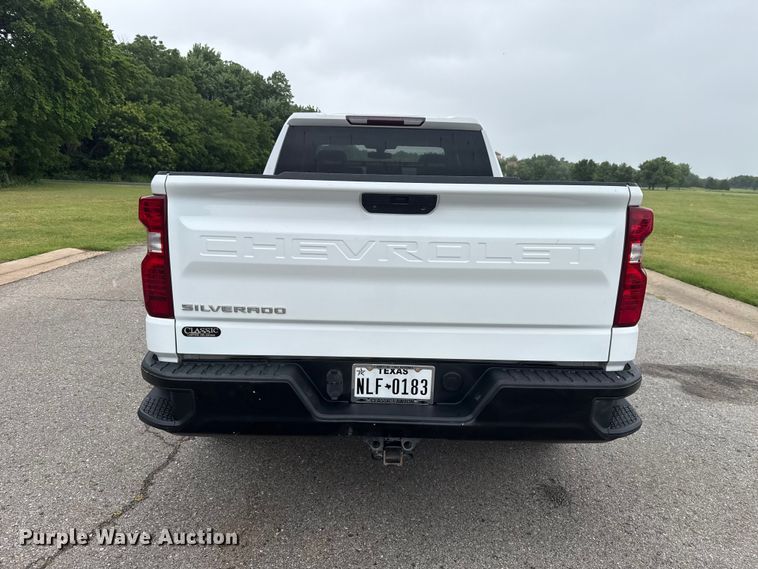 image for item ET6218 2019 Chevrolet Silverado 1500 Ext. Cab pickup truck