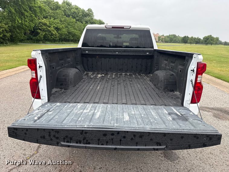 image for item ET6218 2019 Chevrolet Silverado 1500 Ext. Cab pickup truck