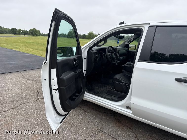 image for item ET6218 2019 Chevrolet Silverado 1500 Ext. Cab pickup truck