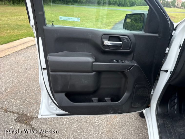 image for item ET6218 2019 Chevrolet Silverado 1500 Ext. Cab pickup truck