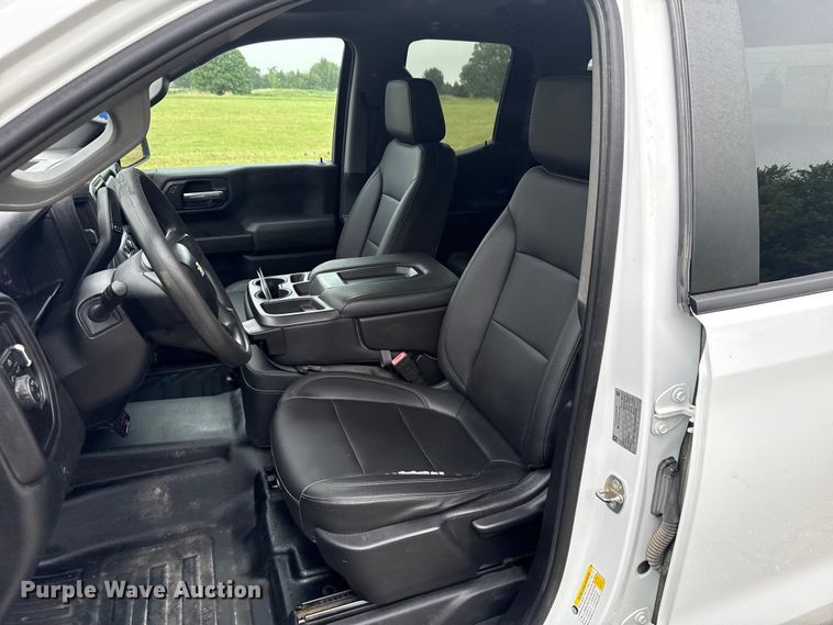 image for item ET6218 2019 Chevrolet Silverado 1500 Ext. Cab pickup truck