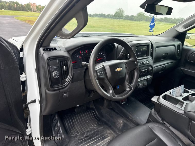image for item ET6218 2019 Chevrolet Silverado 1500 Ext. Cab pickup truck