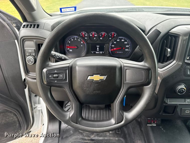 image for item ET6218 2019 Chevrolet Silverado 1500 Ext. Cab pickup truck