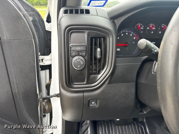 image for item ET6218 2019 Chevrolet Silverado 1500 Ext. Cab pickup truck