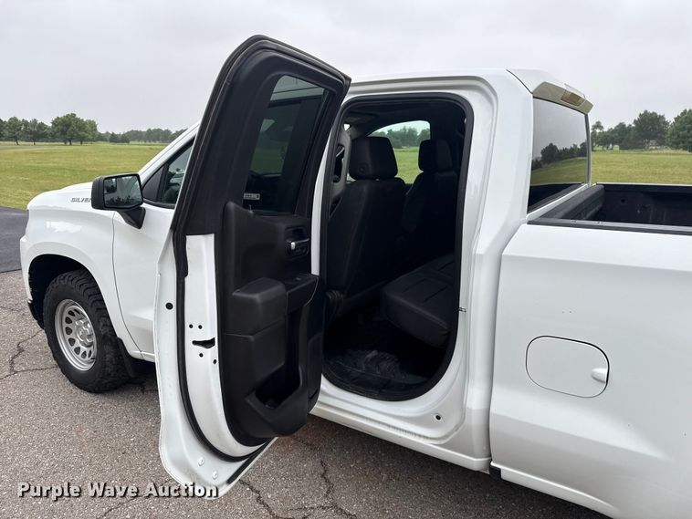 image for item ET6218 2019 Chevrolet Silverado 1500 Ext. Cab pickup truck