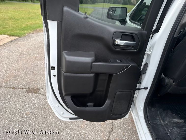 image for item ET6218 2019 Chevrolet Silverado 1500 Ext. Cab pickup truck