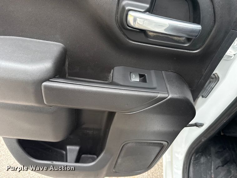 image for item ET6218 2019 Chevrolet Silverado 1500 Ext. Cab pickup truck
