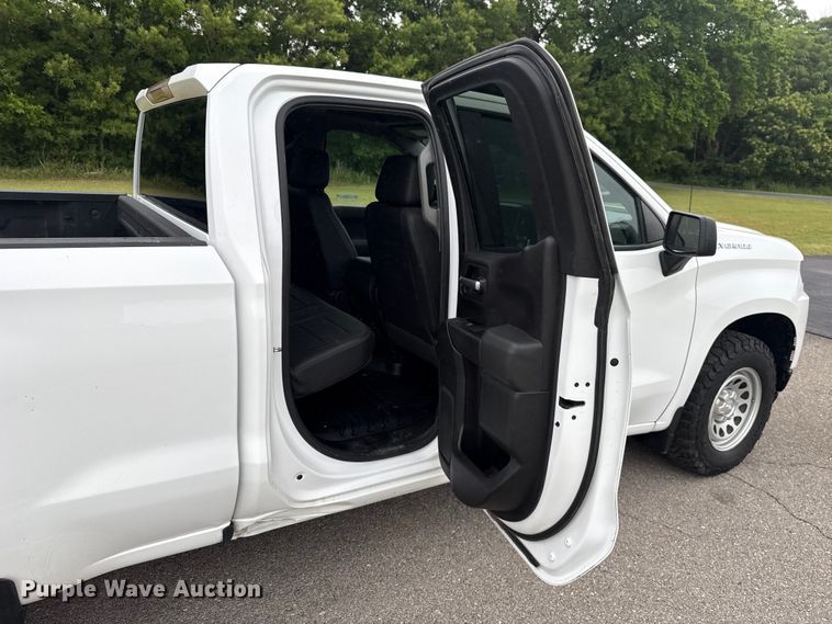 image for item ET6218 2019 Chevrolet Silverado 1500 Ext. Cab pickup truck