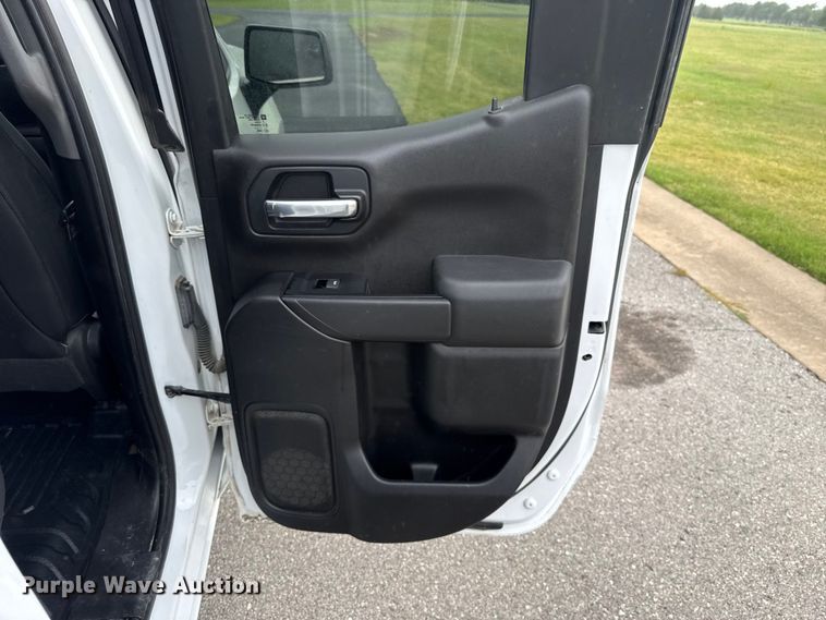 image for item ET6218 2019 Chevrolet Silverado 1500 Ext. Cab pickup truck