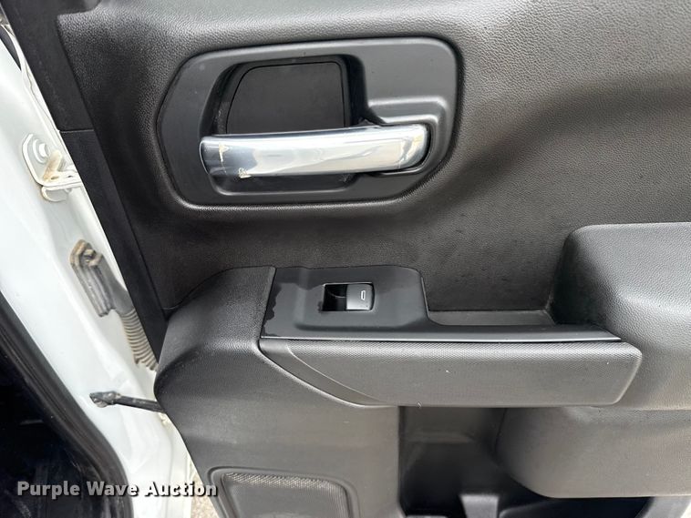 image for item ET6218 2019 Chevrolet Silverado 1500 Ext. Cab pickup truck