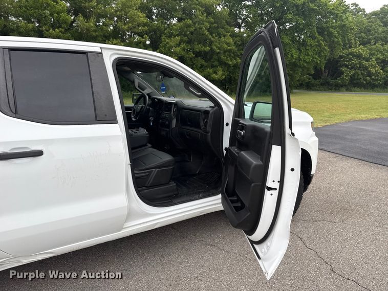 image for item ET6218 2019 Chevrolet Silverado 1500 Ext. Cab pickup truck