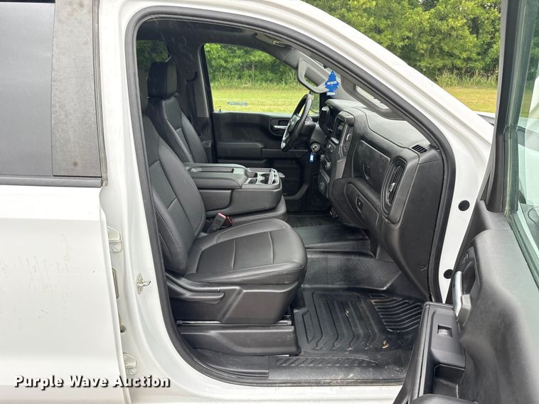image for item ET6218 2019 Chevrolet Silverado 1500 Ext. Cab pickup truck