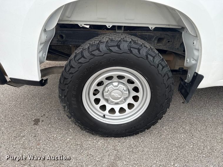 image for item ET6218 2019 Chevrolet Silverado 1500 Ext. Cab pickup truck