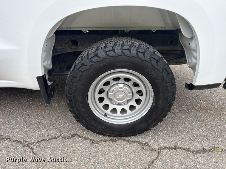 image for item ET6218 2019 Chevrolet Silverado 1500 Ext. Cab pickup truck