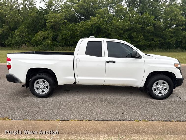 image for item ET6219 2020 Toyota Tundra pickup truck
