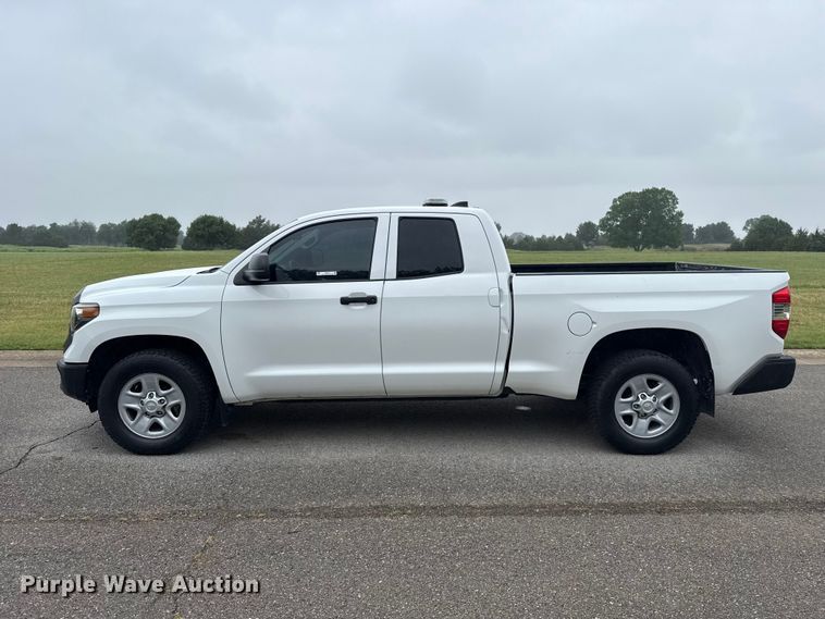 image for item ET6219 2020 Toyota Tundra pickup truck