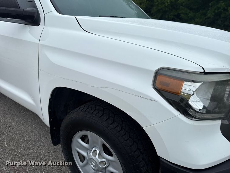 image for item ET6219 2020 Toyota Tundra pickup truck