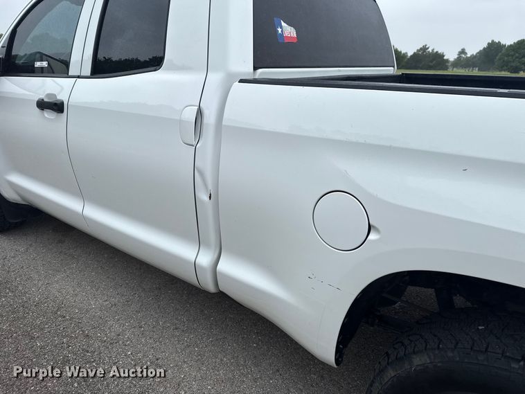 image for item ET6219 2020 Toyota Tundra pickup truck
