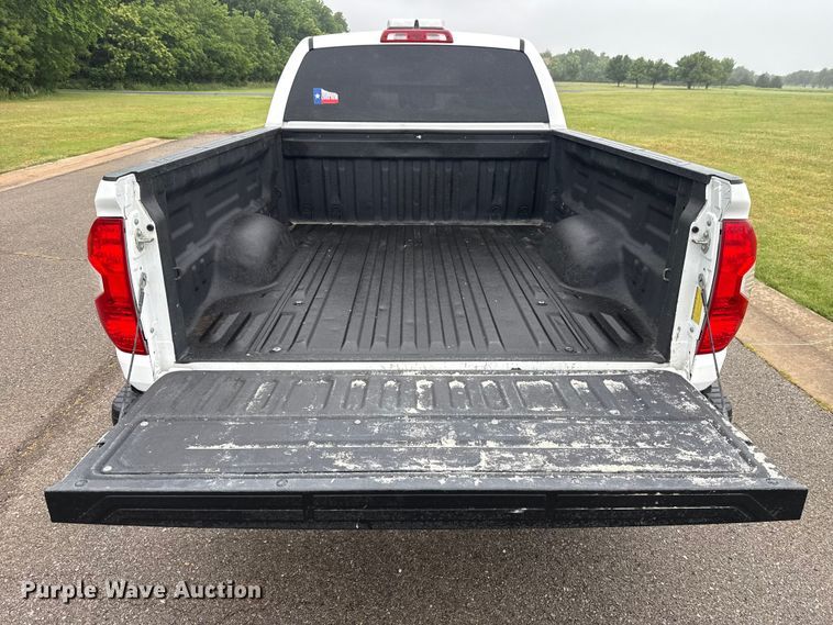 image for item ET6219 2020 Toyota Tundra pickup truck