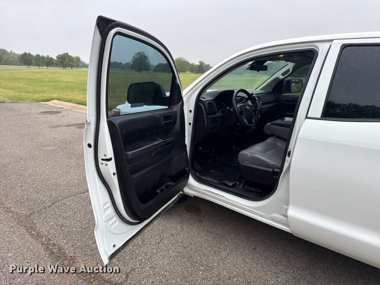 image for item ET6219 2020 Toyota Tundra pickup truck