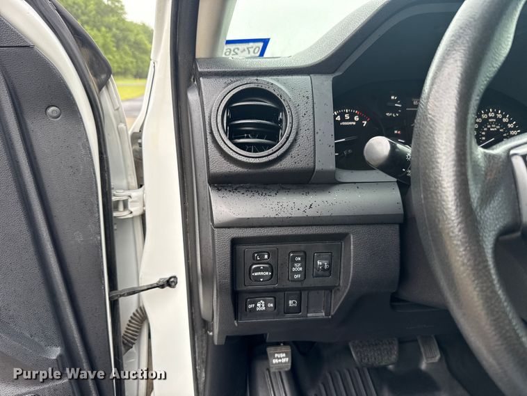 image for item ET6219 2020 Toyota Tundra pickup truck