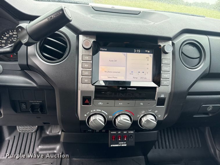 image for item ET6219 2020 Toyota Tundra pickup truck
