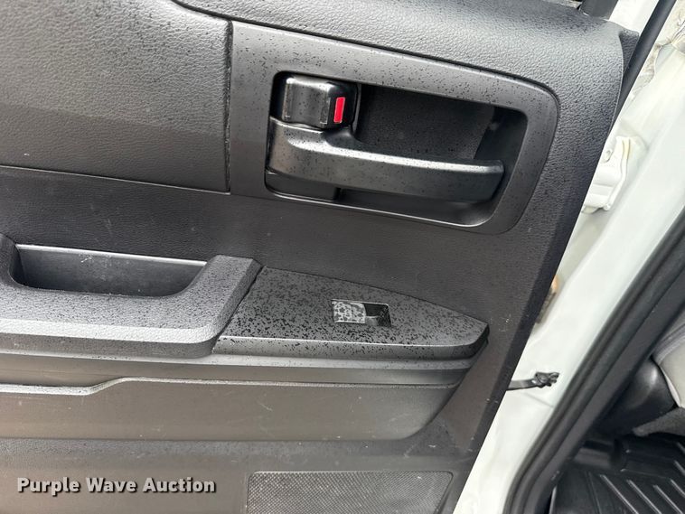 image for item ET6219 2020 Toyota Tundra pickup truck