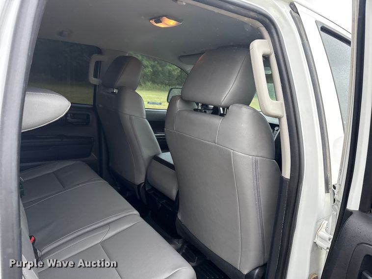 image for item ET6219 2020 Toyota Tundra pickup truck