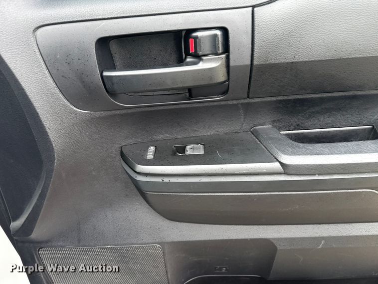 image for item ET6219 2020 Toyota Tundra pickup truck