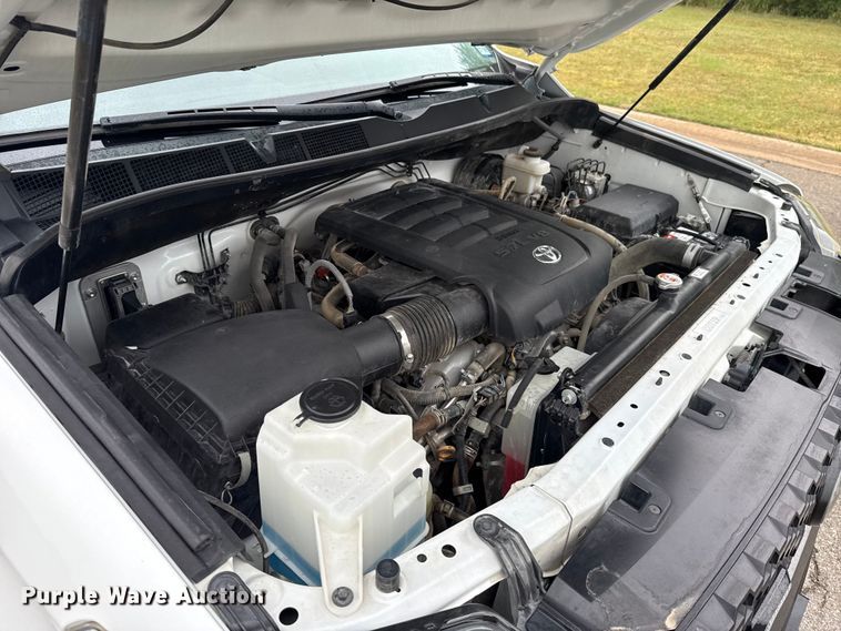 image for item ET6219 2020 Toyota Tundra pickup truck