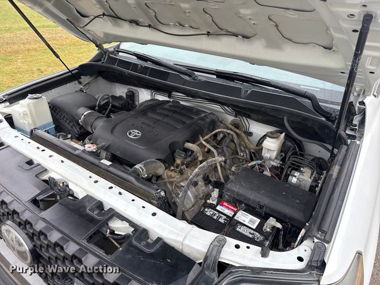 image for item ET6219 2020 Toyota Tundra pickup truck