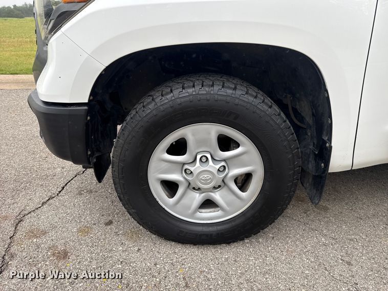 image for item ET6219 2020 Toyota Tundra pickup truck