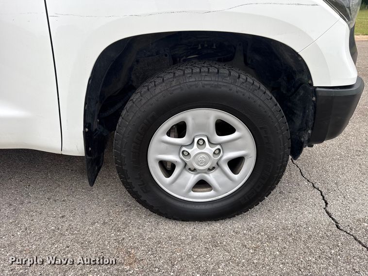 image for item ET6219 2020 Toyota Tundra pickup truck