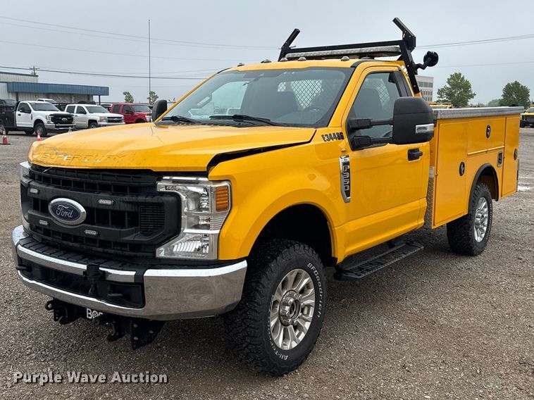 2020 Ford F350 Super Duty utility bed pickup truck
