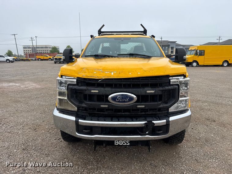 image for item ET6231 2020 Ford F350 Super Duty utility bed pickup truck