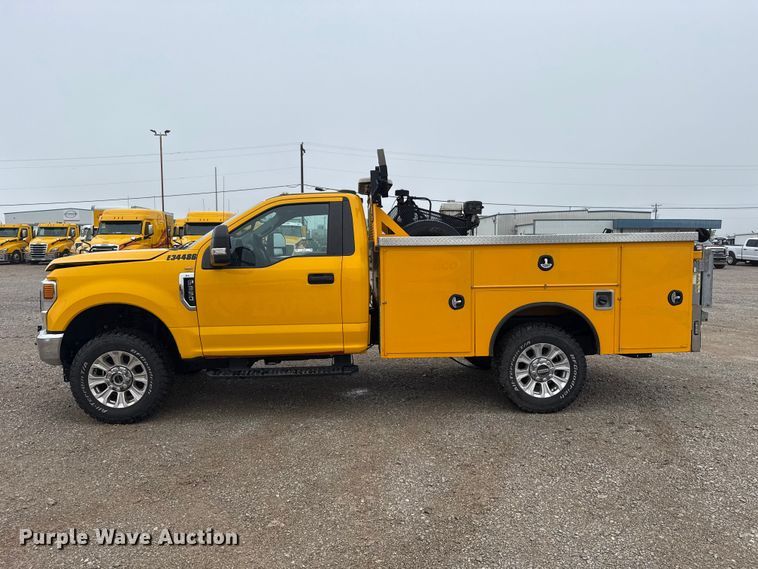 image for item ET6231 2020 Ford F350 Super Duty utility bed pickup truck