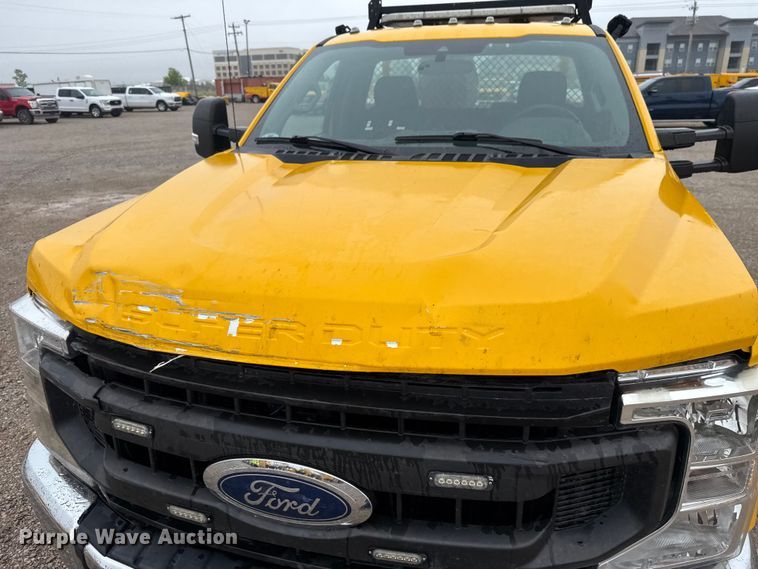 image for item ET6231 2020 Ford F350 Super Duty utility bed pickup truck