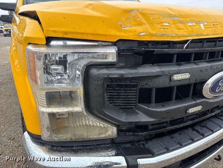 image for item ET6231 2020 Ford F350 Super Duty utility bed pickup truck