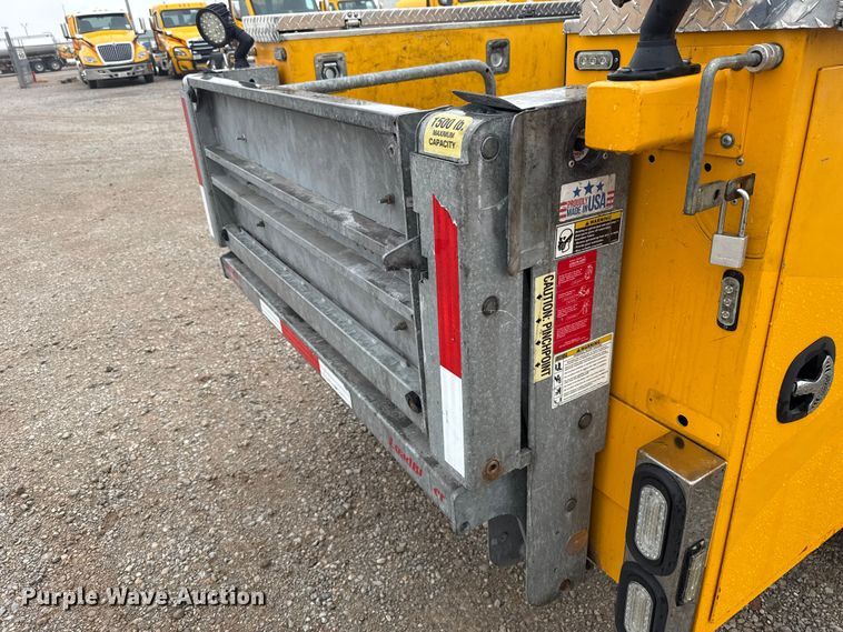 image for item ET6231 2020 Ford F350 Super Duty utility bed pickup truck