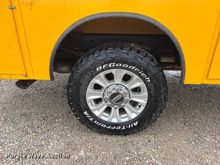 image for item ET6231 2020 Ford F350 Super Duty utility bed pickup truck