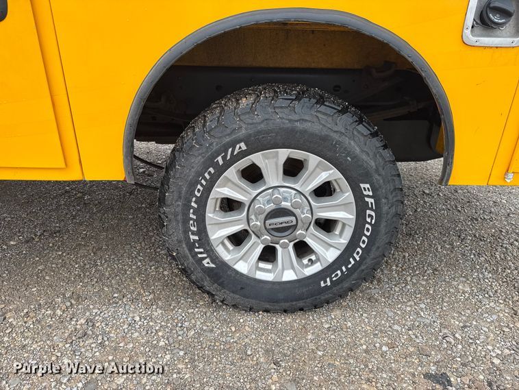 image for item ET6231 2020 Ford F350 Super Duty utility bed pickup truck